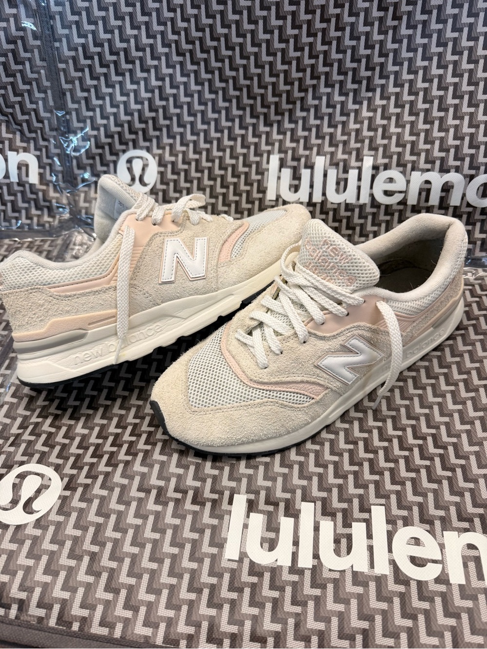 New Balance 997H Cream & Blush Casual Sneakers